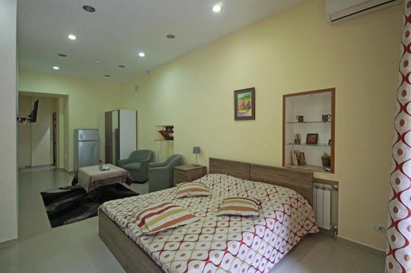 Mini Hotel Jerevan Exteriör bild